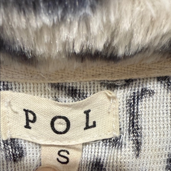 POL Women's Fleece Jacket in Black and White Animal Print. OMG! It’s sooo Soft! - Picture 2 of 4